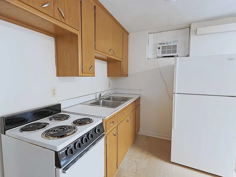 1731 E St #11 — Photo 9