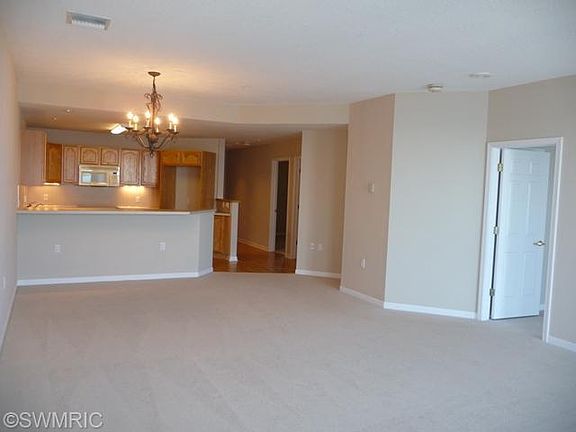 5th image of 2964 Lakeshore Dr Unit W303