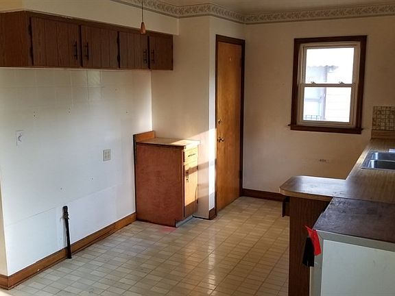 3rd image of 18041 Park Ave