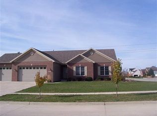 2030 Escalade Rd, Bloomington, IL 61705