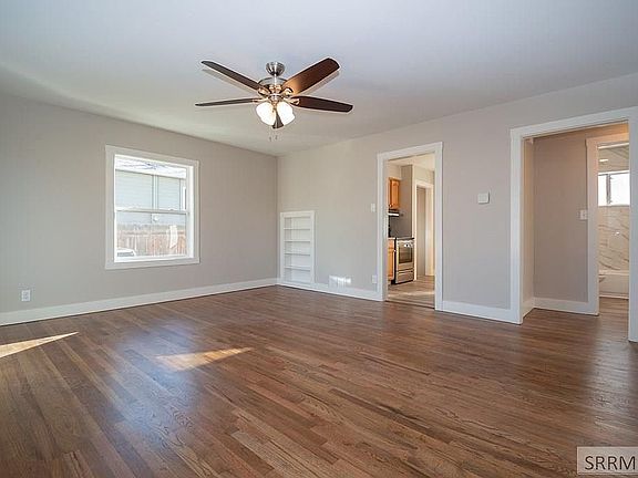 4th image of 209 W 18th St