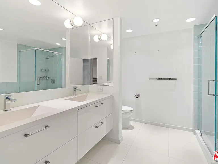 13700 Marina Pointe Dr #1915 — Photo 23