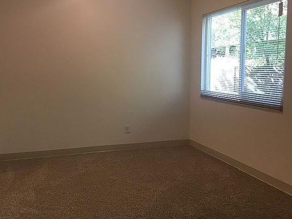 3rd image of 4603 1/2 40th Ave NE