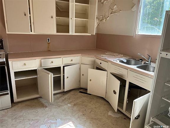 5th image of 413 2nd Ave E