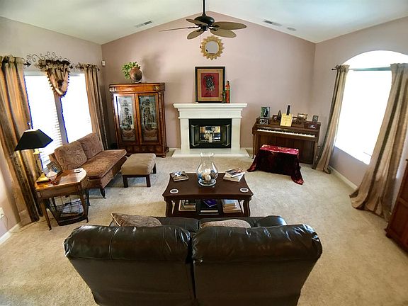 5th image of 2857 E Pryor Dr
