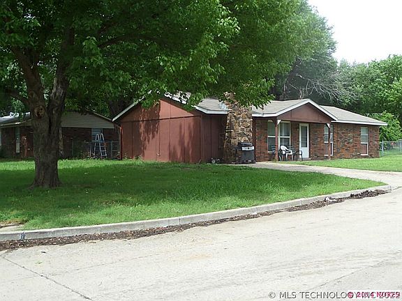 2nd image of 406 E Kelly Ct