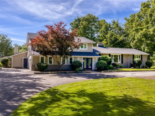 40 River Stone Dr, Chagrin Falls, OH 44022