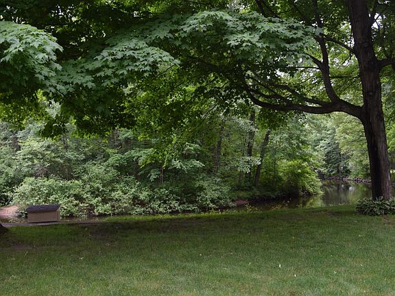 2nd image of 3982 Riverview Dr S
