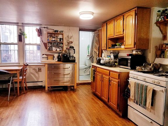 4th image of 202 18th St #1