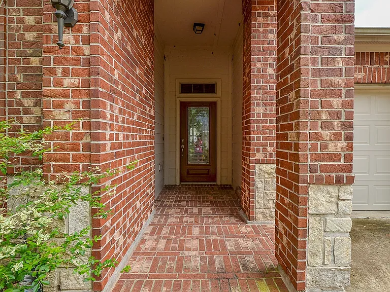 4019 Jade Cove Ln — Photo 3