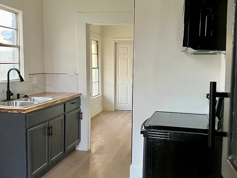 1202 W Main St — Photo 3