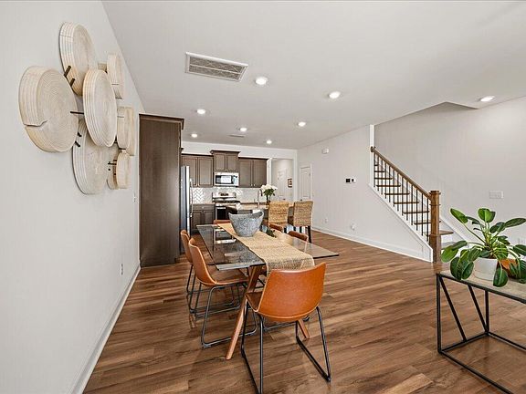 5th image of 410 Lionel St