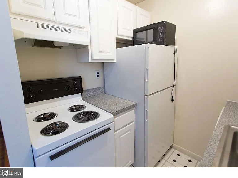 727 Spruce St #2R — Photo 6