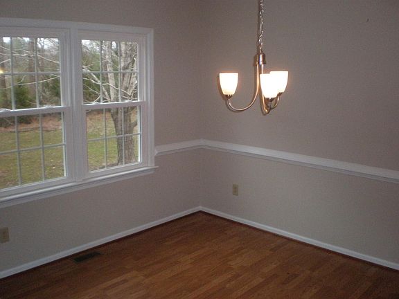 4th image of 7 Hiawatha Ct