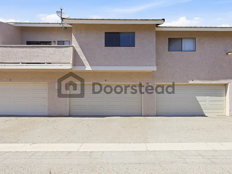 3104 Jaguar Way #B — Photo 5