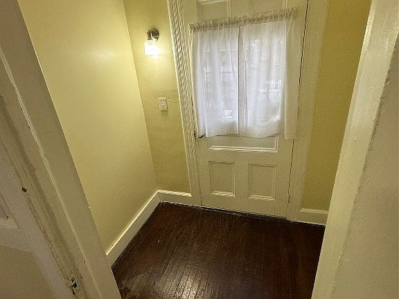 3rd image of 10 Lockwood St