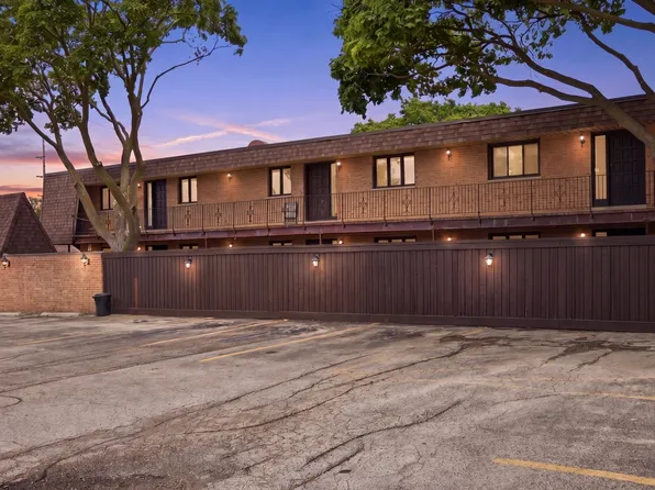520 E Main St E APT 1C, Barrington, IL 60010