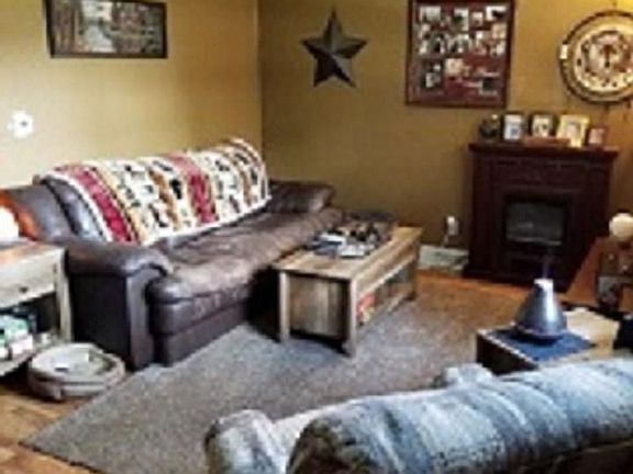 2nd image of 624 Meadow Ln