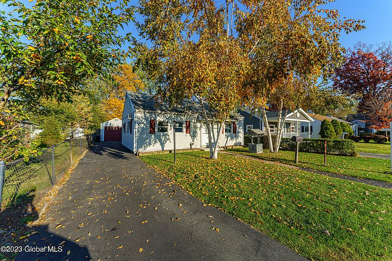 3rd image of 17 Holland Avenue