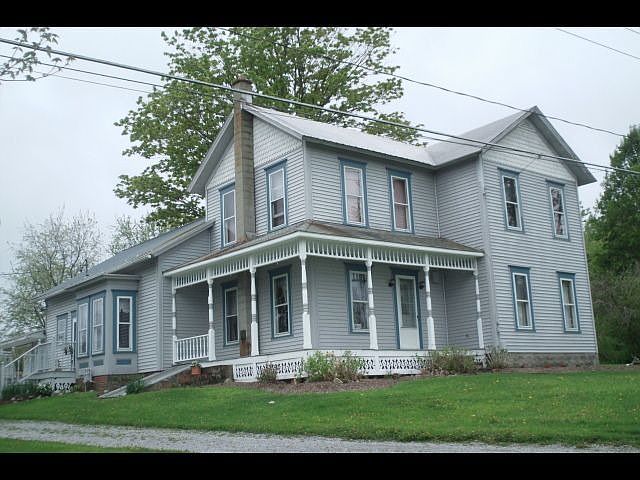 Hillside Victorian on 3 acres 