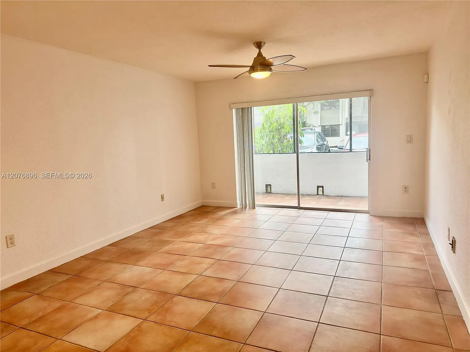 Venetian Palms Condo — Photo 4
