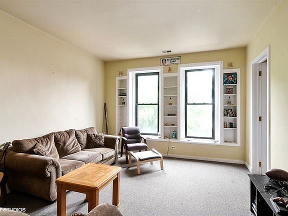 2nd image of 1819 W Evergreen Ave #3