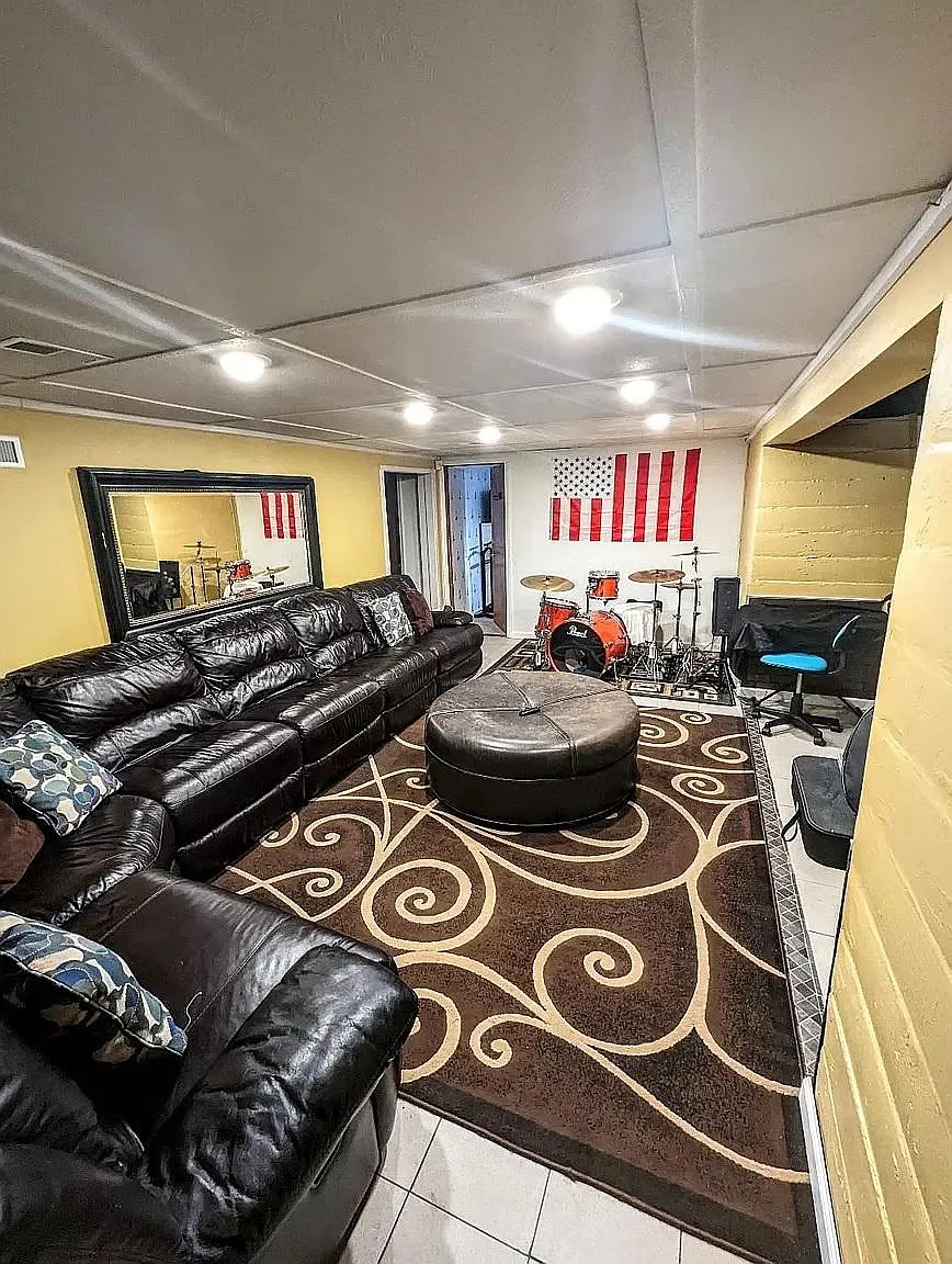 2 bed, 1824 sqft, $1,295 — Photo 2