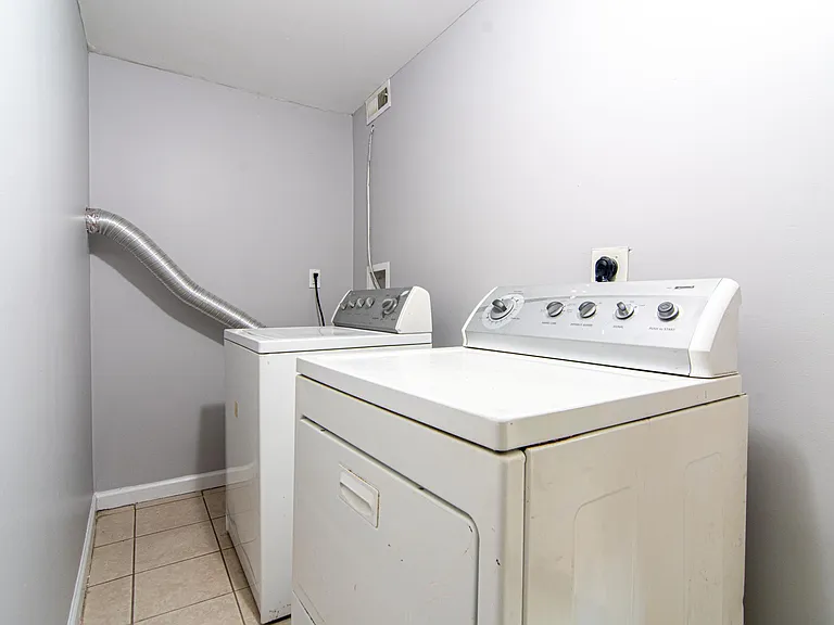 3000 Erdman Ave — Photo 15