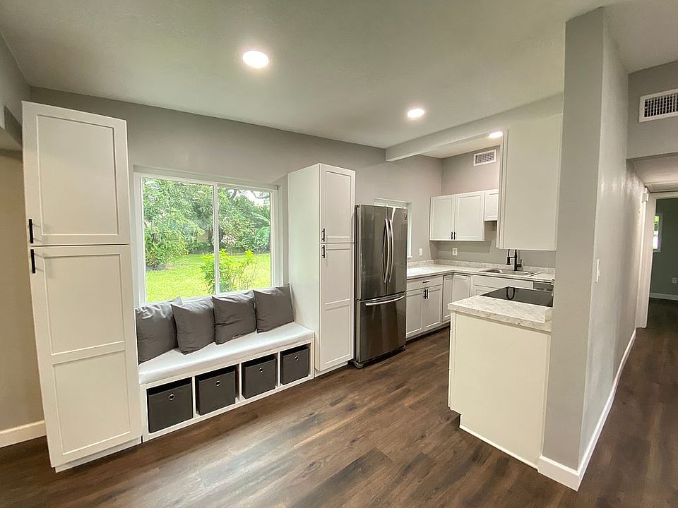 1st image of 2433 Willow Ave
