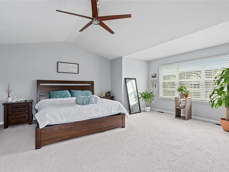 301 Redclover Ln — Photo 32