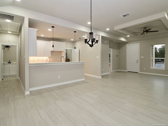 4th image of 8026 Airlift Ave.