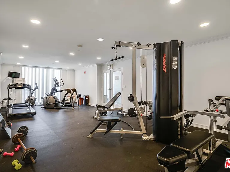2335 S Bentley Ave #201 — Photo 13