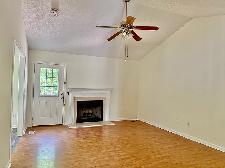 141 Creek Commons Ave — Photo 4