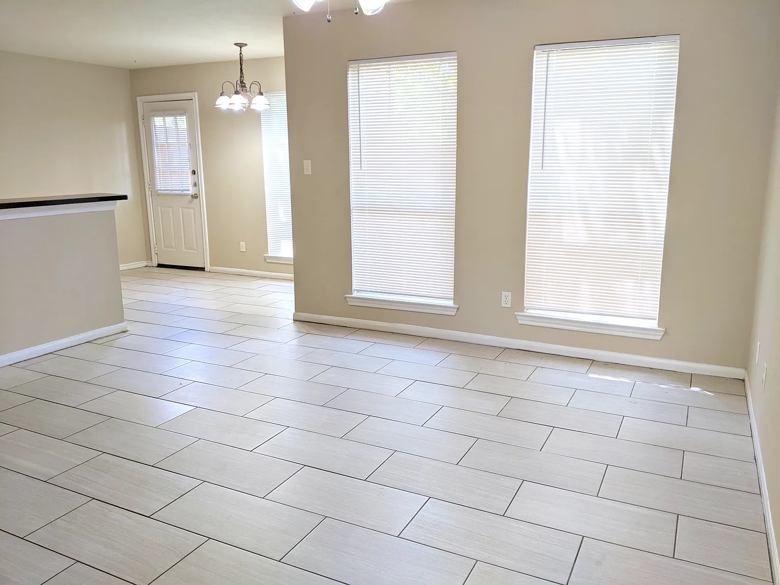4 bed, 3.5 bath, 1465 sqft, $1,650 — Photo 3