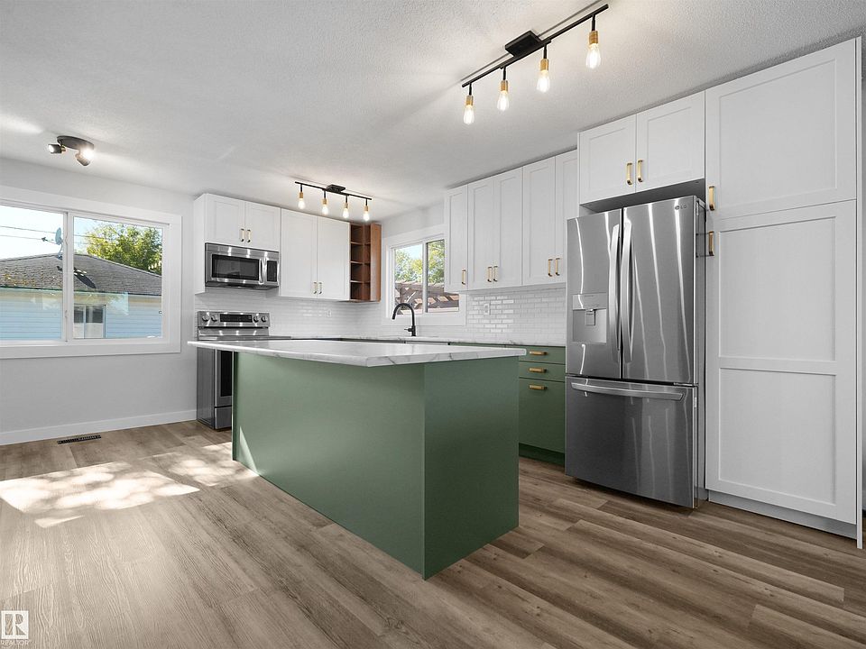 1st image of 16 Thompson Cres