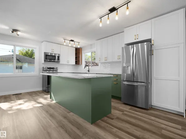 16 Thompson Cres, Devon, AB T9G 1M9