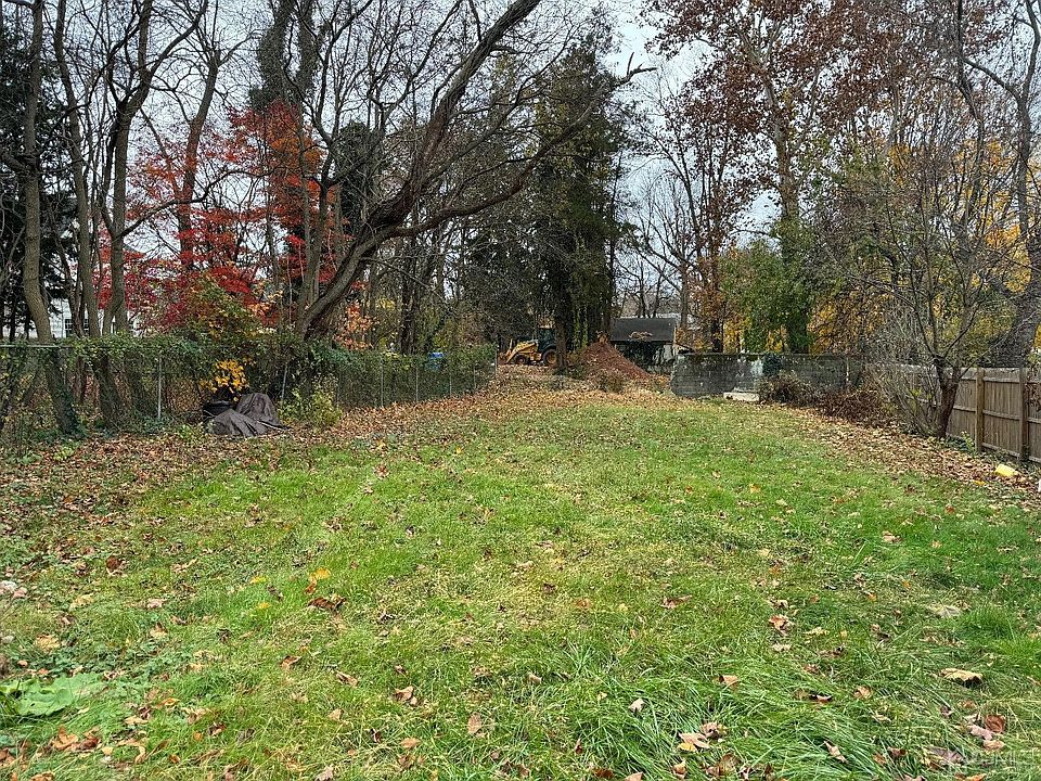 2nd image of 11-13 Raymond Ave