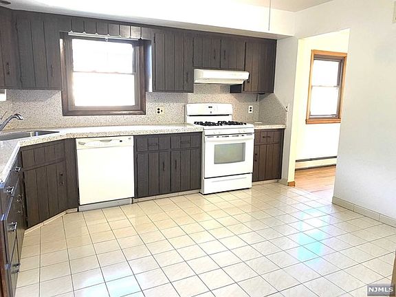 2nd image of 209 Park Ave Floor 1