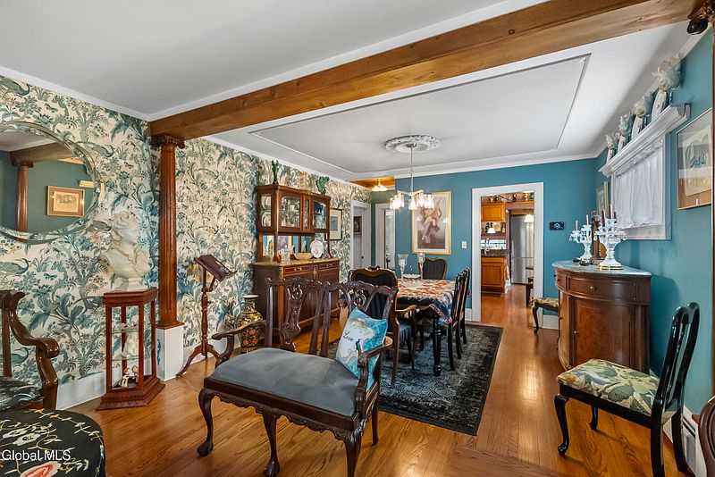 4th image of 321 Glen Avenue