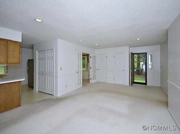 4th image of 150 Larchmont Dr
