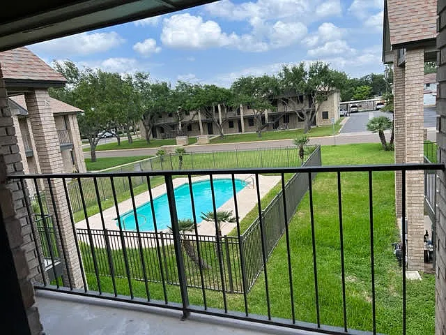 305 N. Montevideo Ave. - 4 — Photo 10