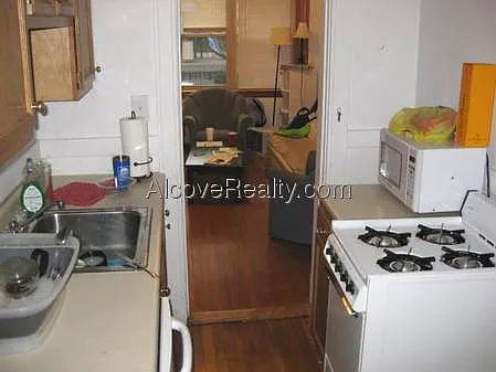 2 bed, 1.0 bath, 825 sqft, $3,400 — Photo 4