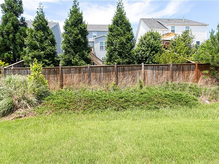 302 Pebblestone Ln — Photo 34