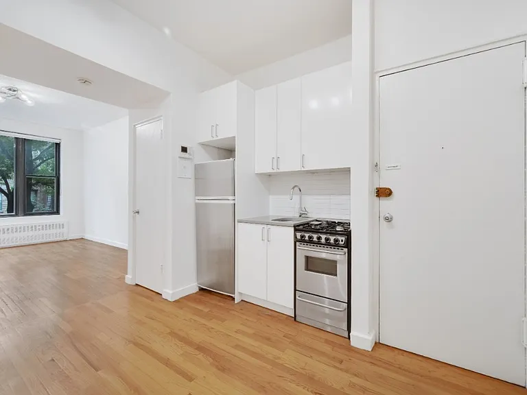 308 W 82nd St #3A — Photo 3