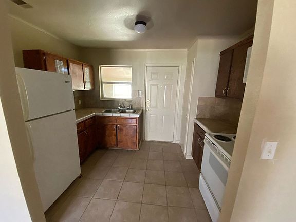 5th image of 1805 Stewart St