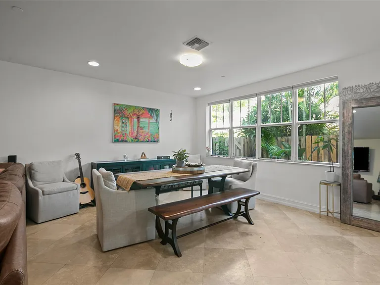 732 NE 15th Ave — Photo 13