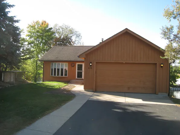 426 Castle Rd, McHenry, IL 60050