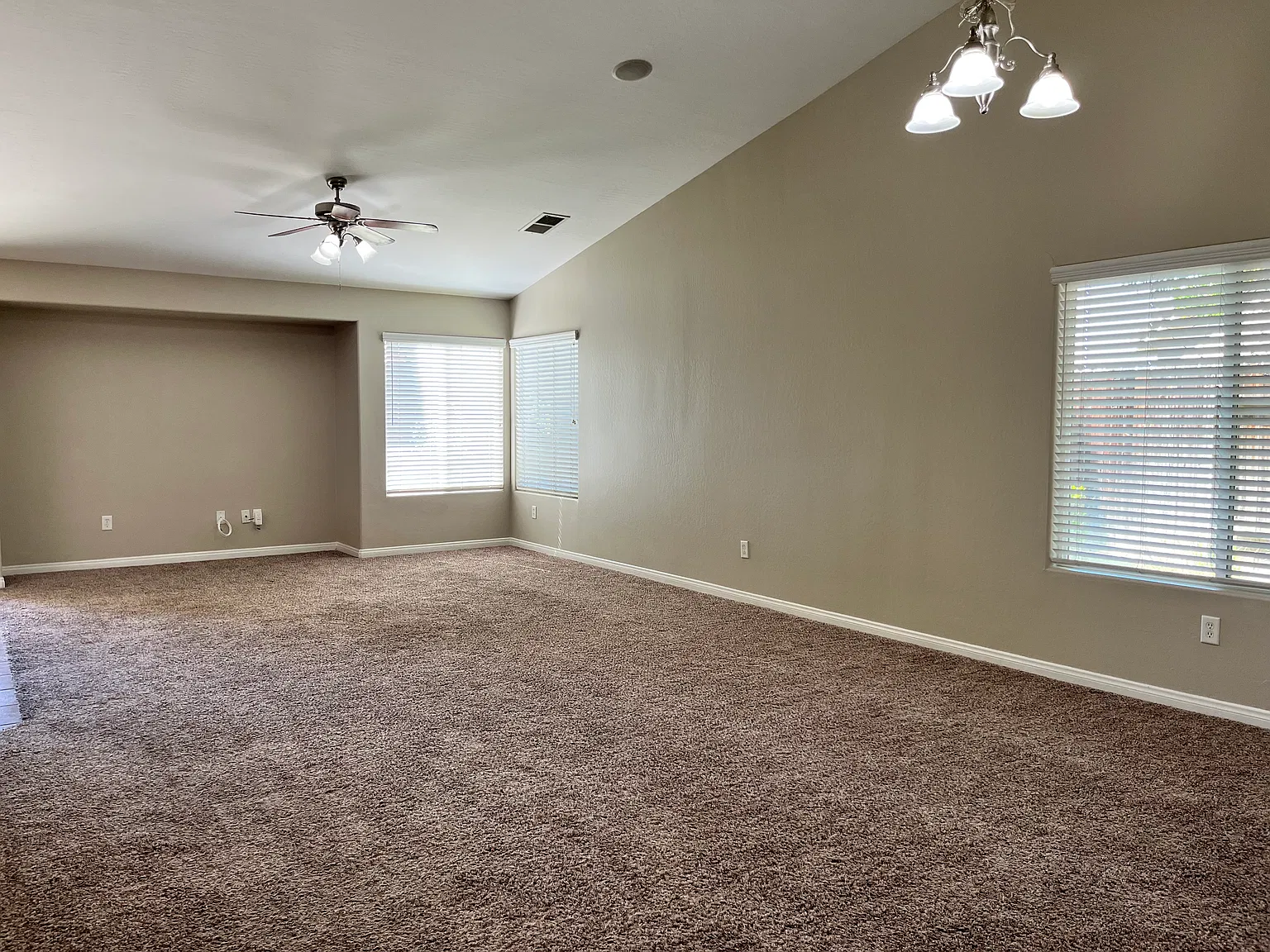 4 bed, 1673 sqft, $2,800 — Photo 2