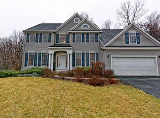 12 Wayfield Ln, Cohoes, NY 12047