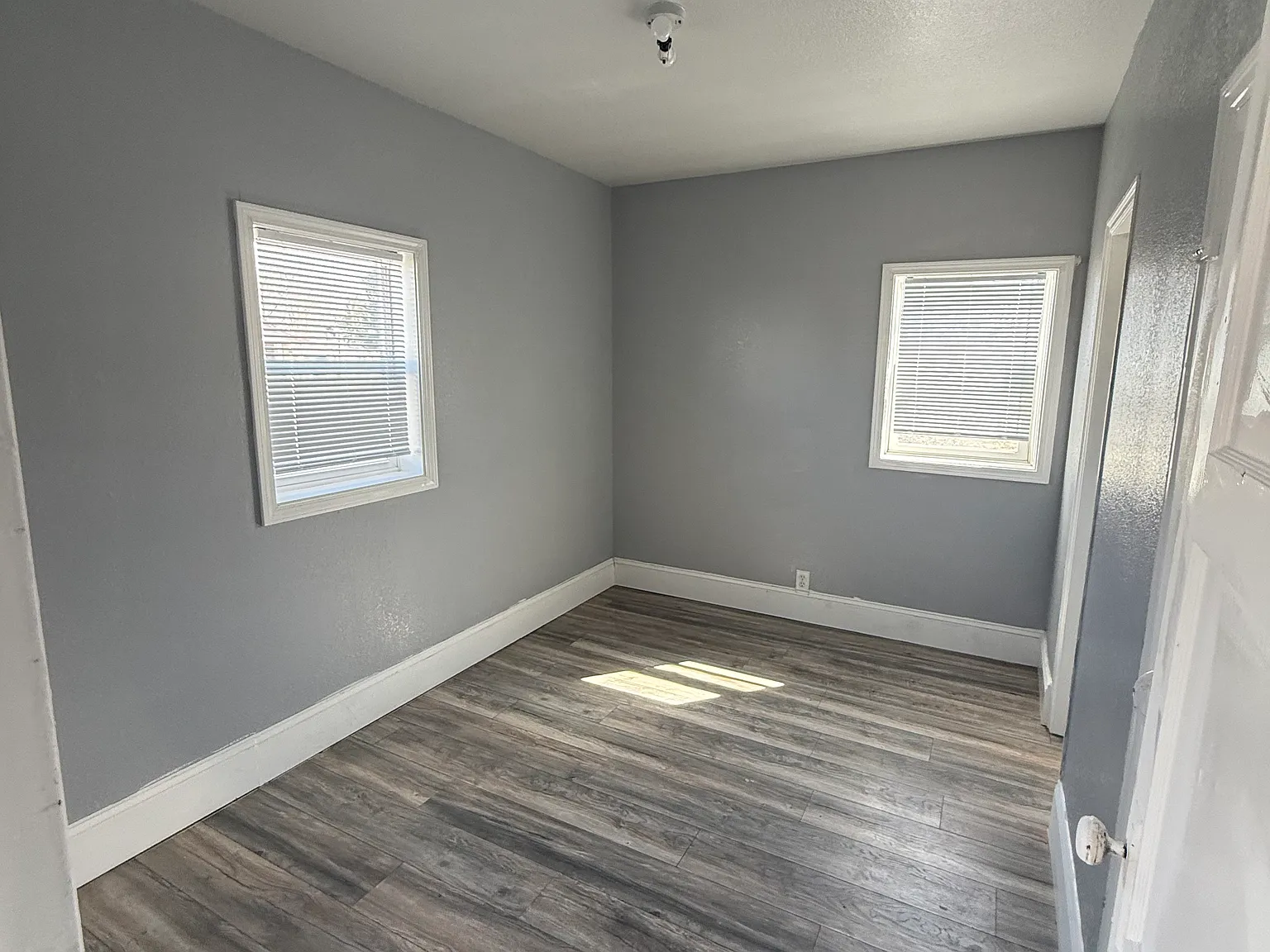 2 bed, 1300 sqft, $975 — Photo 3